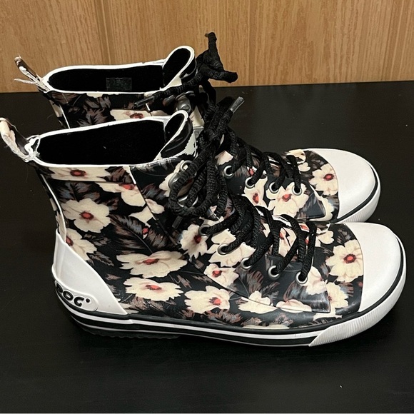 Women's Rainy Midnight Floral Rubber Printed Rain Boot - Picture 2 of 12